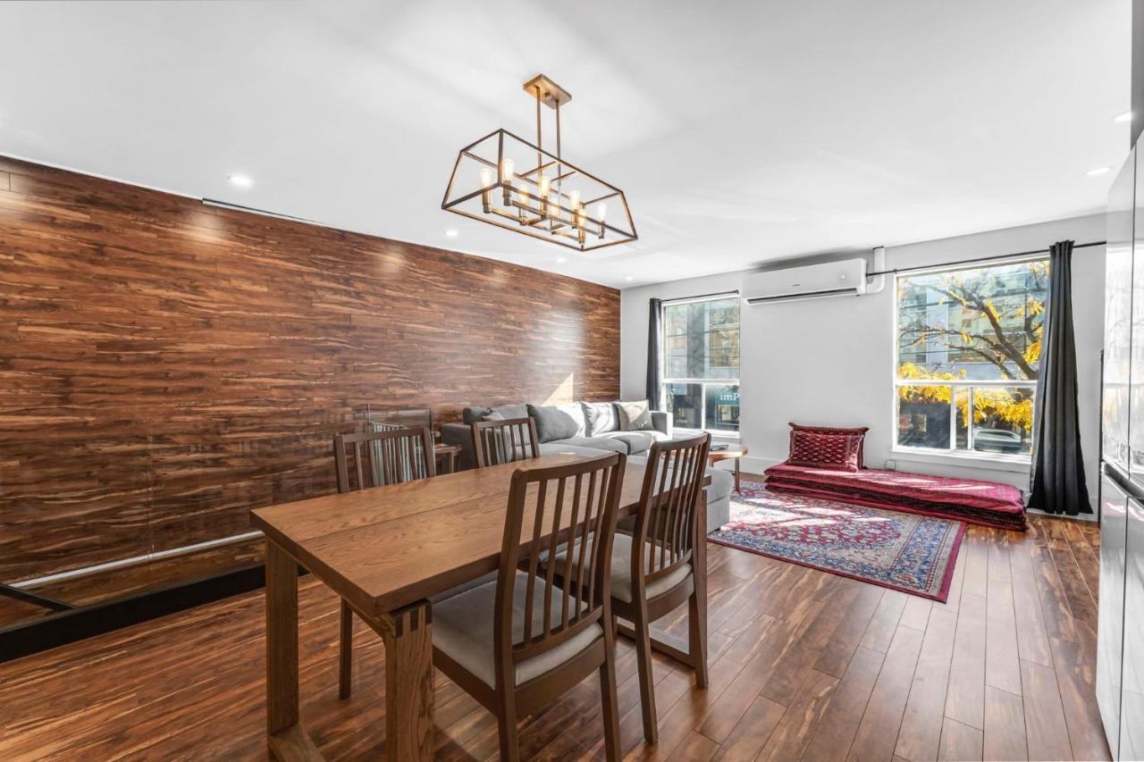 Amazing Fully Renovated Apartment On Queen St. Toronto Bagian luar foto