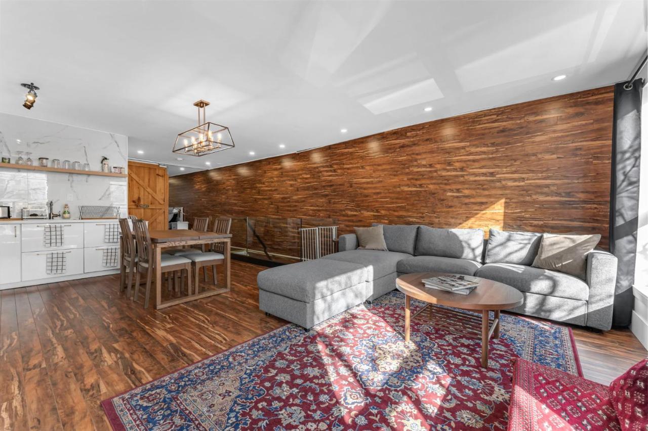 Amazing Fully Renovated Apartment On Queen St. Toronto Bagian luar foto