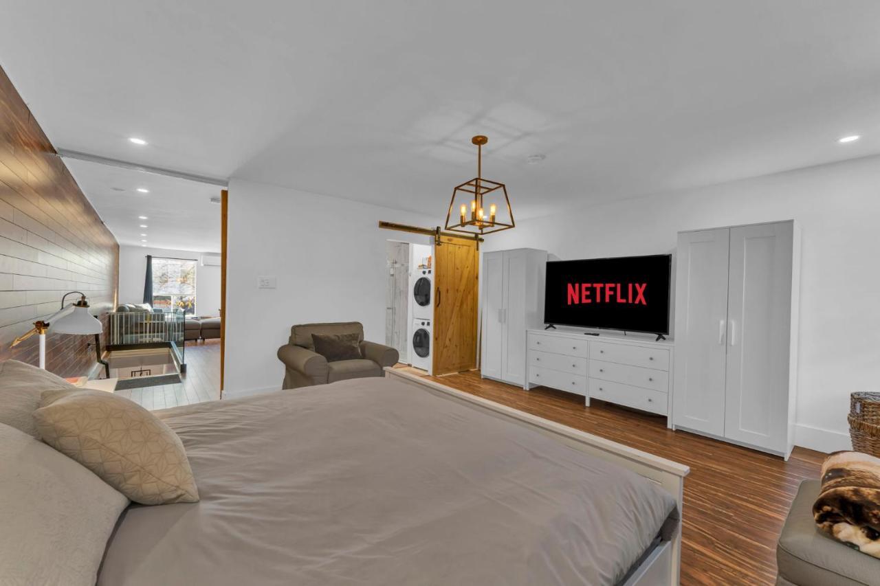 Amazing Fully Renovated Apartment On Queen St. Toronto Bagian luar foto