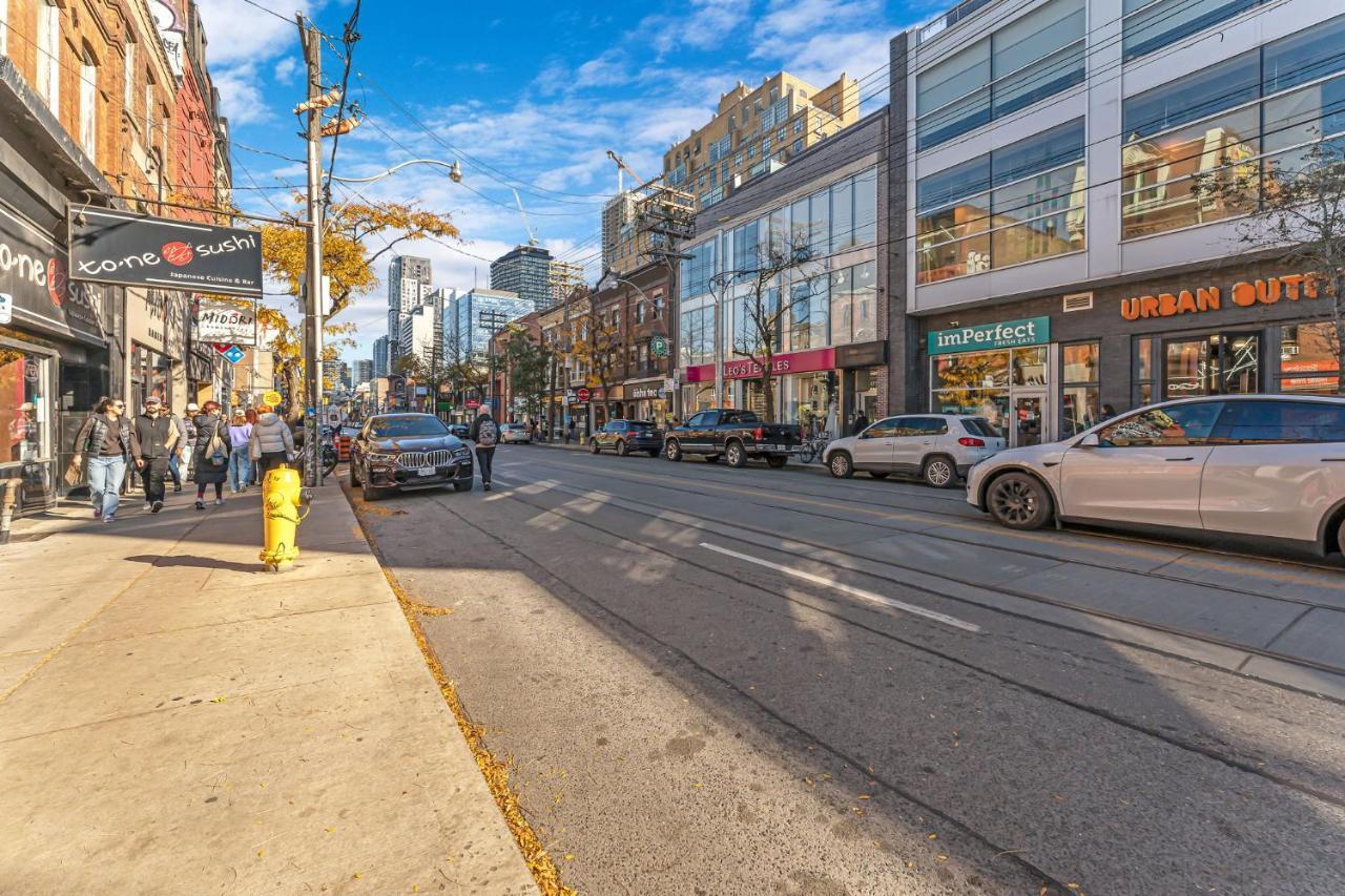 Amazing Fully Renovated Apartment On Queen St. Toronto Bagian luar foto